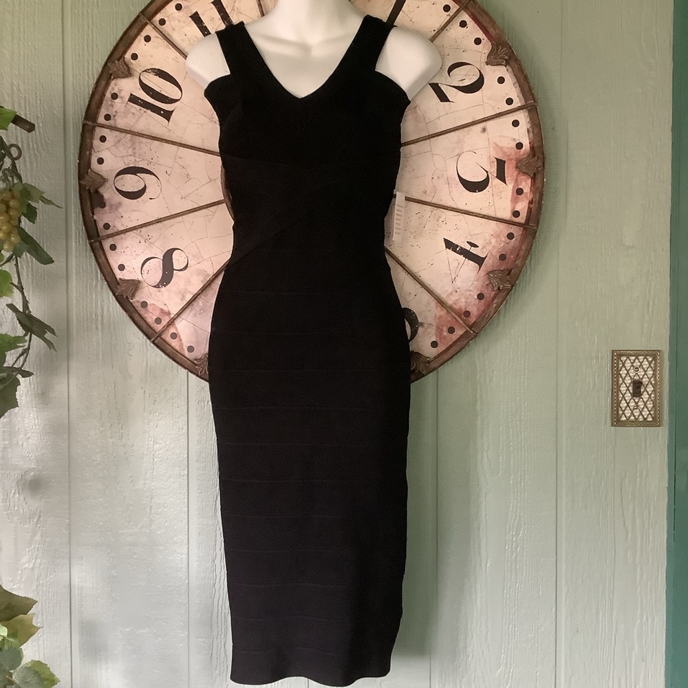 Venus size Small sleeveless black V front/back bodycon mummy style dress